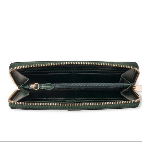 EUC Victoria’s Secret Embossed Green Croc Wallet with gold tone hardware - Picture 3 of 5